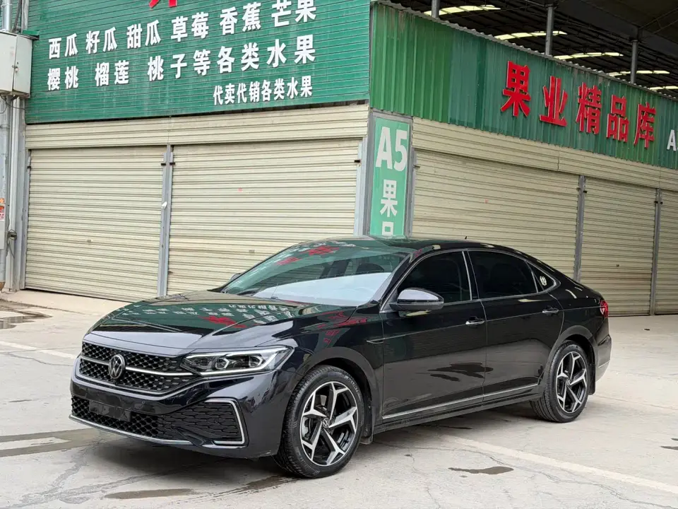 Volkswagen Passat 330TSI Starlight Luxury Edition 2023