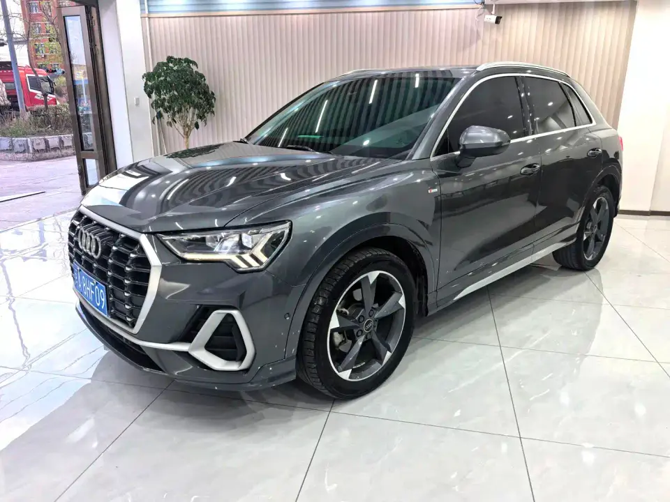 Audi Q3 35 TFSI Fashion Dynamic (1.4T) 2023