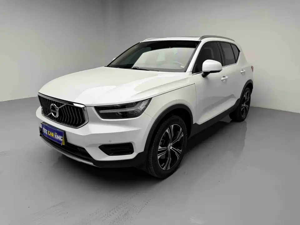 Volvo XC40 Model T4 AWD Smart Vision Luxury Edition 2022