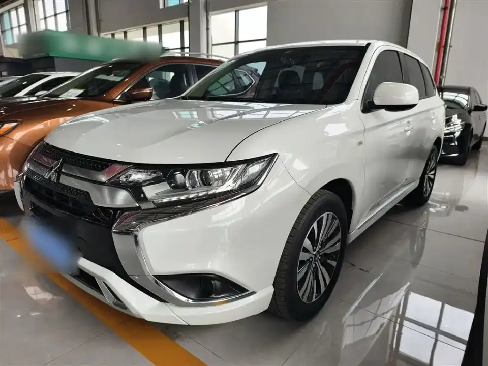 Mitsubishi Outlander Facelift 2.0L 2WD Comfort Edition 5-Seater 2022