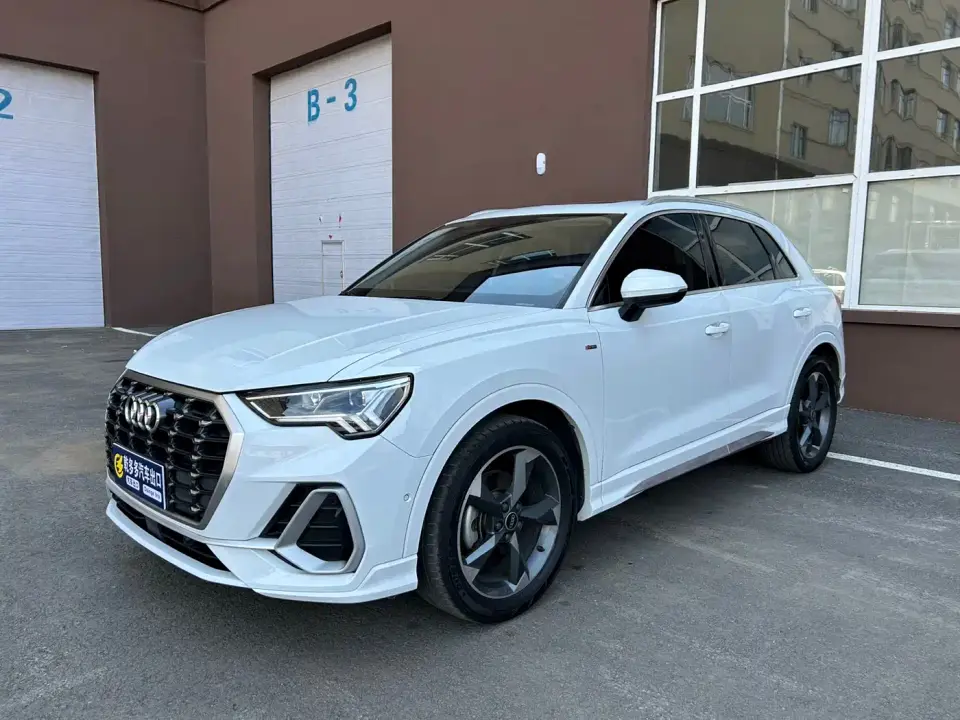 Audi Q3 35 TFSI Fashion Dynamic (1.4T) 2022