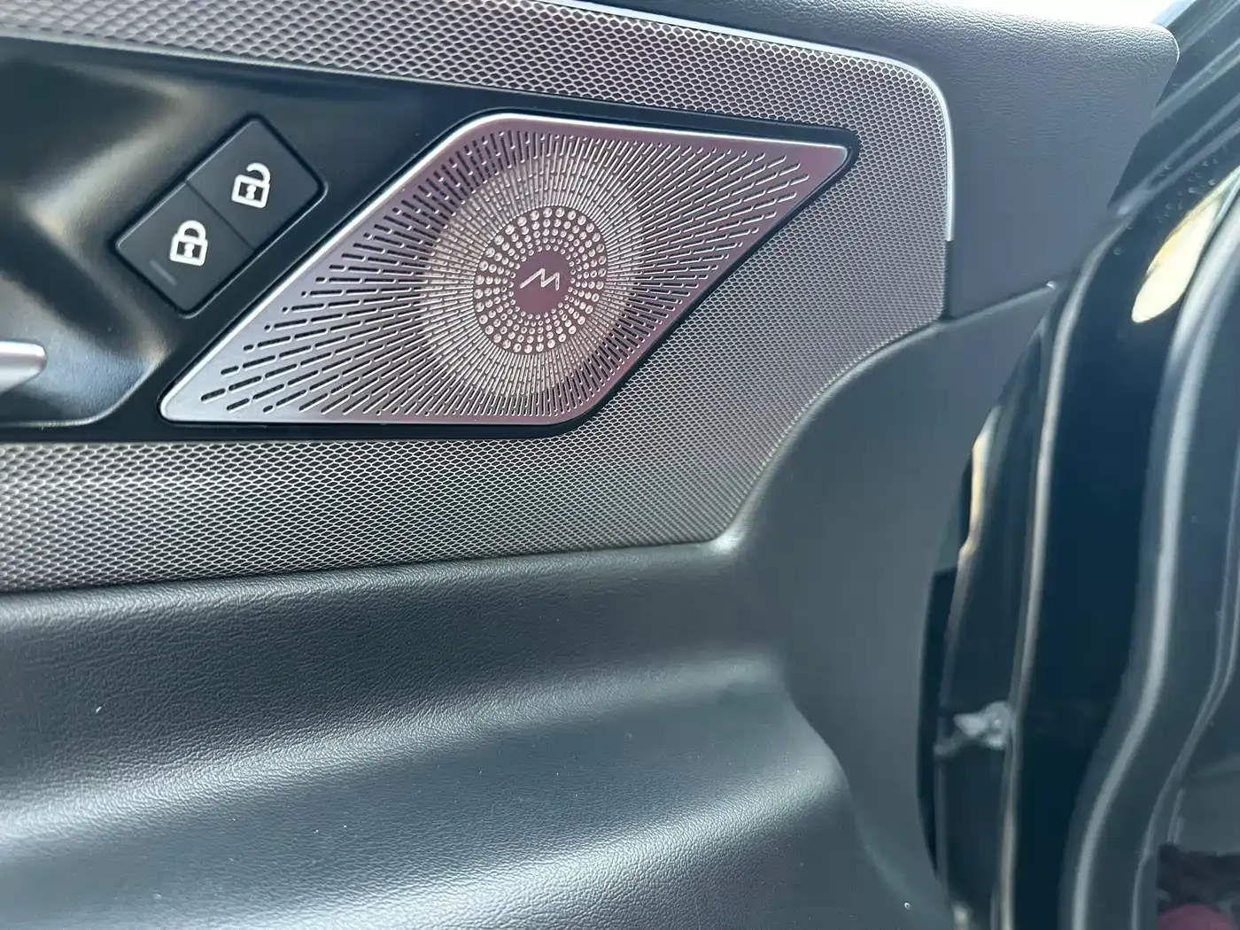 Jaguar XEL 2.0T 250PS R-DYNAMIC S Progressive Sport Edition 2022 — фото 12