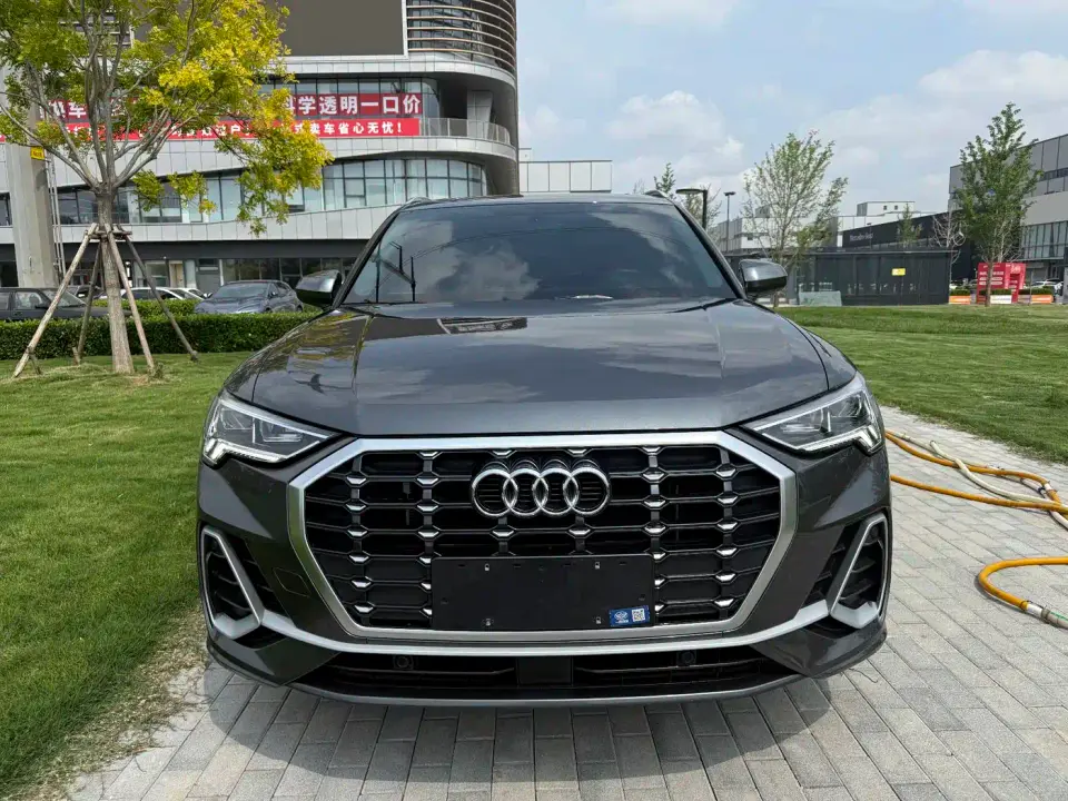 Audi Q3 35 TFSI Fashion Dynamic (1.4T) 2023