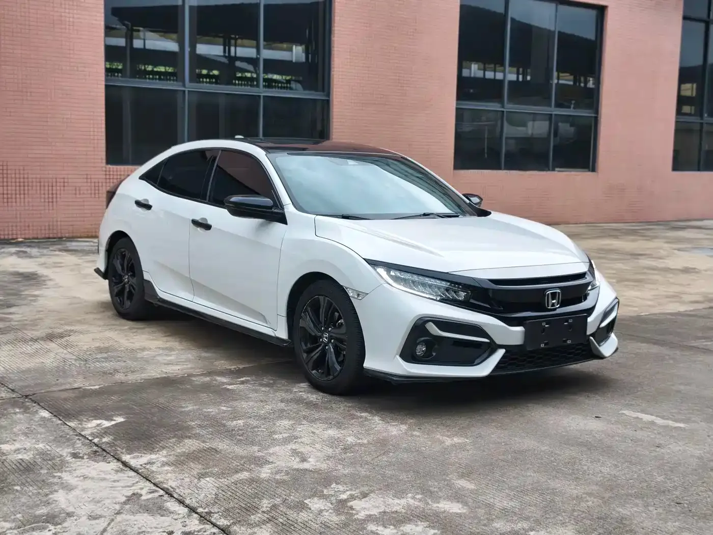 Honda Civic Hatchback 220TURBO CVT Sport 2022 — фото 2