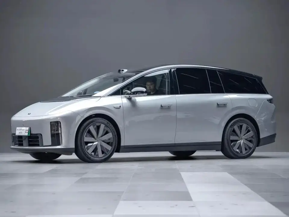 Li Auto Li i8 Standard Edition 2025