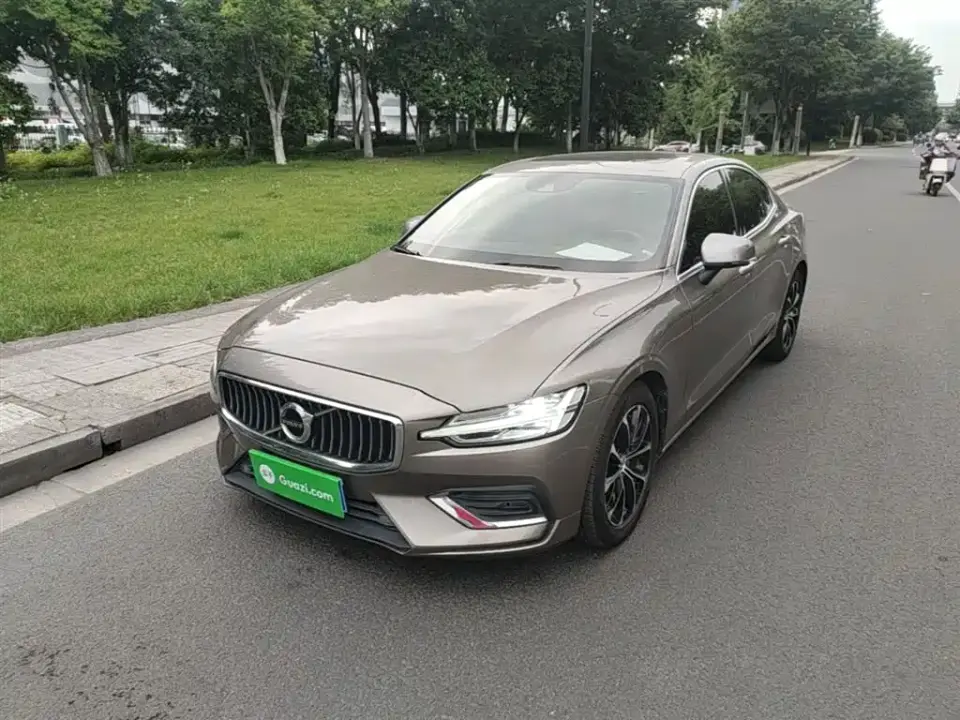 Volvo S60 B4 Smart Comfort Luxury Edition 2022