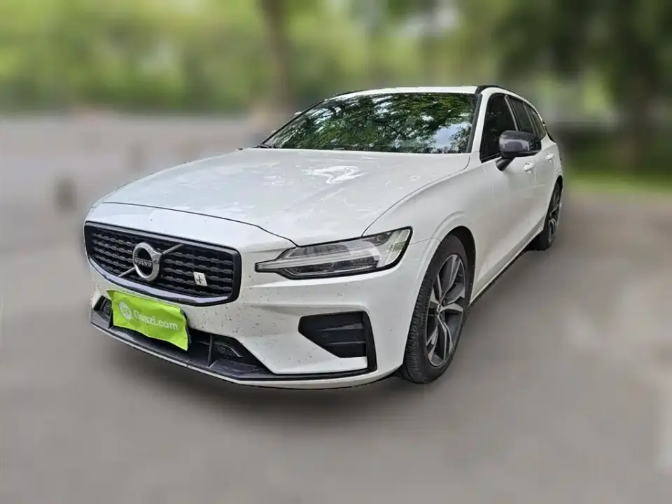 Volvo V60 B5 Momentum Sport 2022