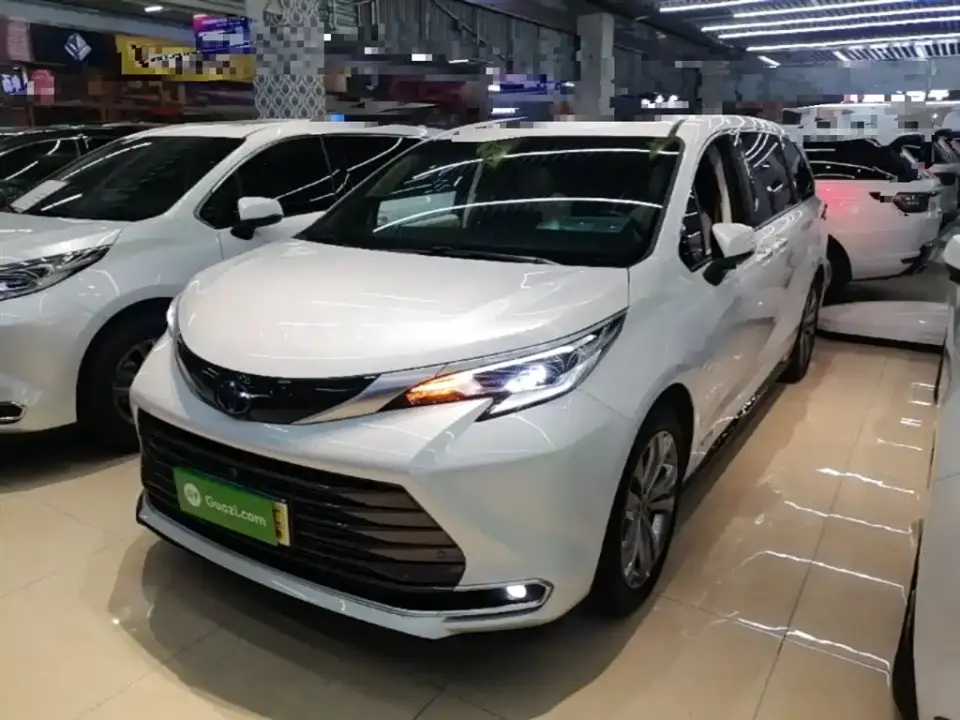 Toyota Sienna 2.5L Hybrid Premium Edition 2024