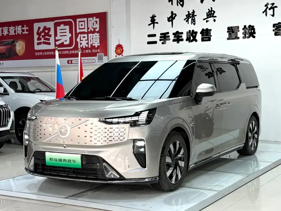 Volvo EM90 Ultra Six-Seater 2024