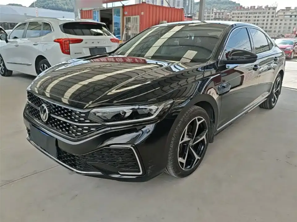 Volkswagen Passat Facelift 330TSI Starlight Elite Edition 2023