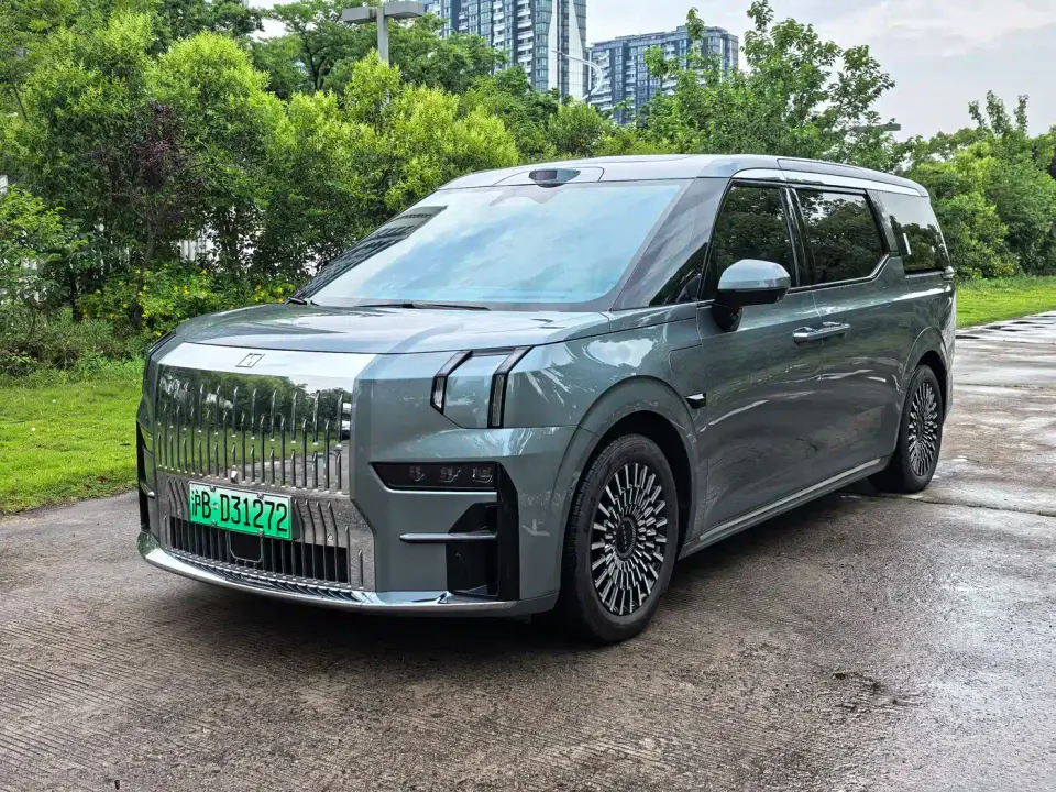 Zeekr 009 6-seat Executive AWD 108kWh 2024