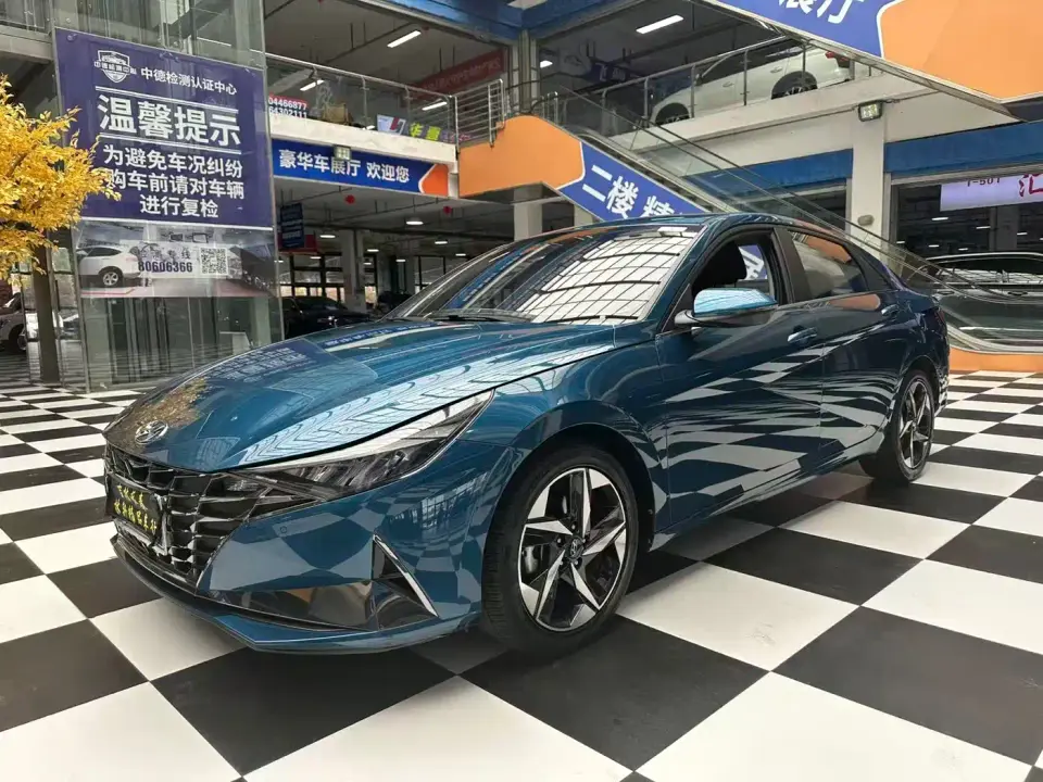 Hyundai Elantra 1.5L CVT LUX Premium Edition 2022