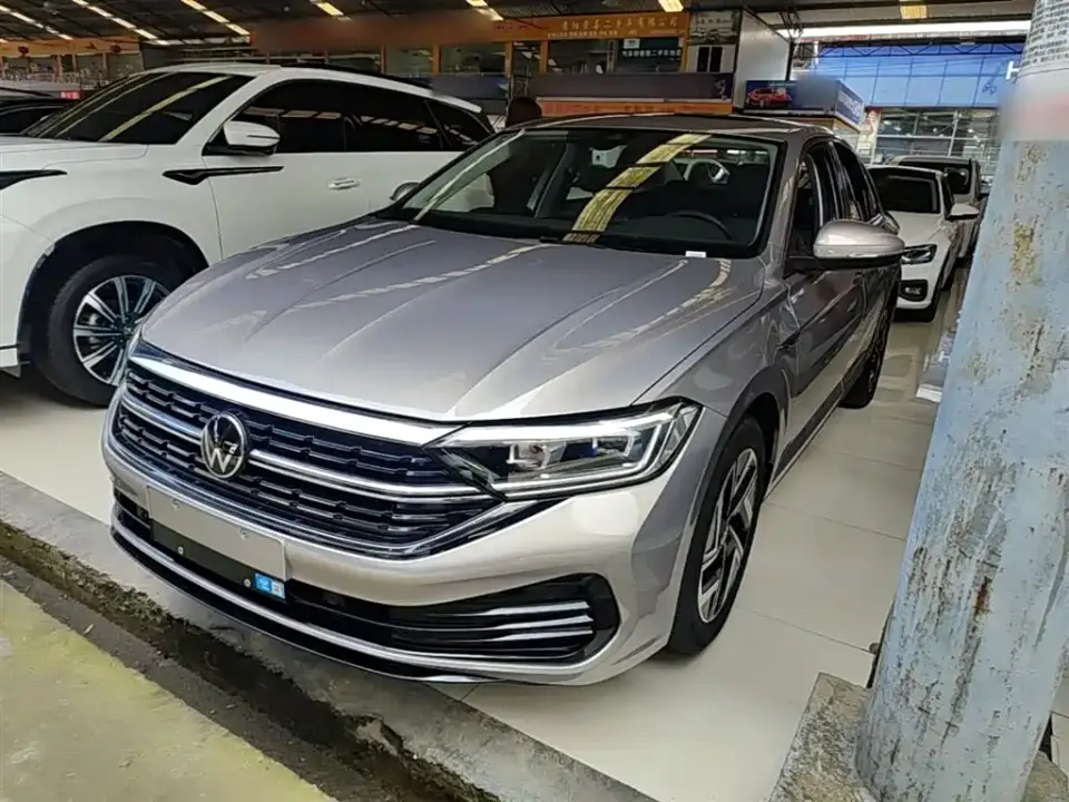 Volkswagen Sagitar 300TSI DSG Surpass Edition 2025
