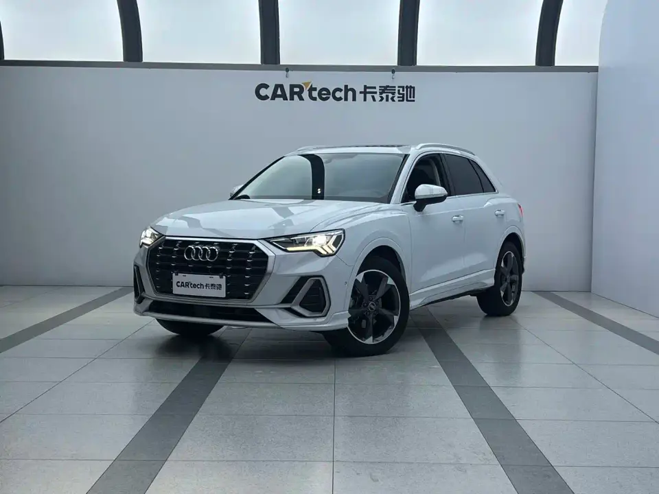 Audi Q3 35 TFSI Fashion Dynamic (1.4T) 2022