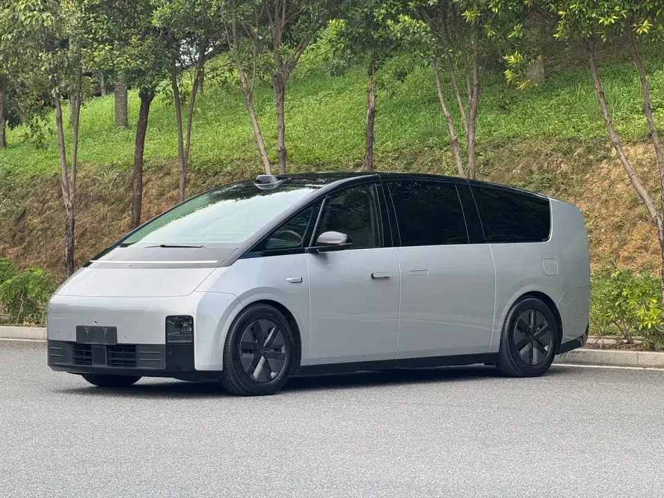Li Auto MEGA Ultra 2024