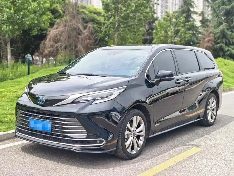 Toyota Sienna 2.5L Hybrid Premium Edition 2023