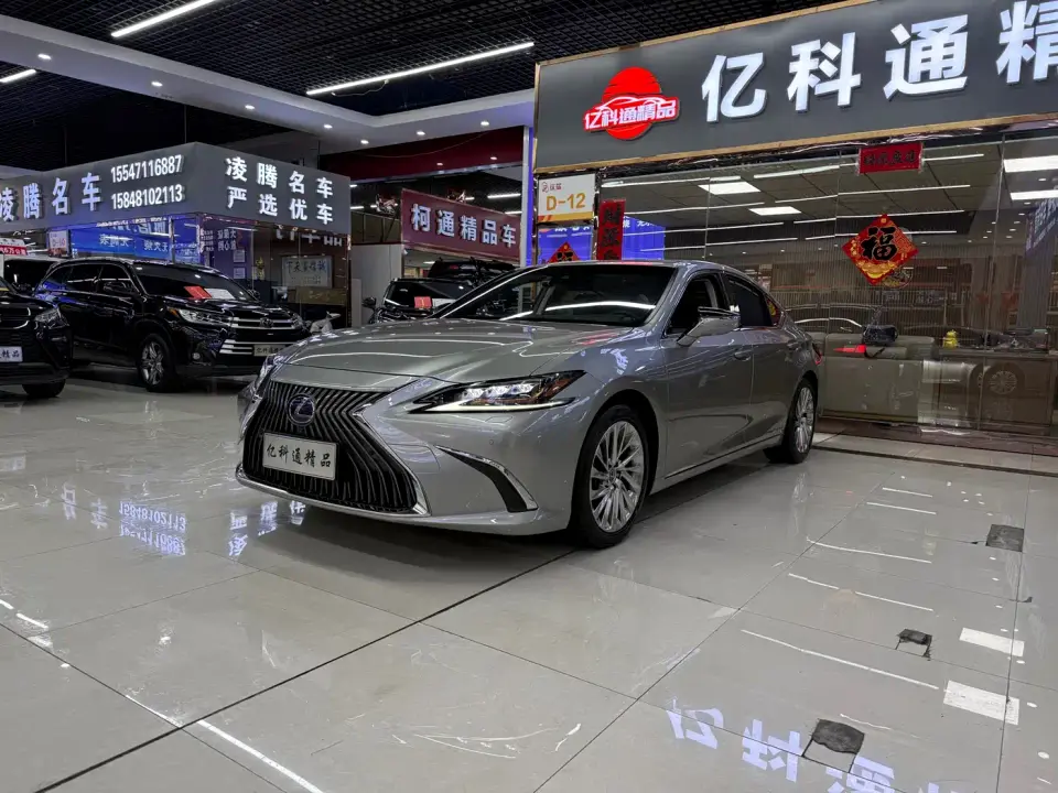 Lexus ES 300h Executive Edition China V 2019