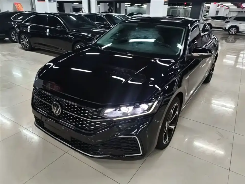 Volkswagen Passat Facelift 330TSI Starlight Elite Edition 2023