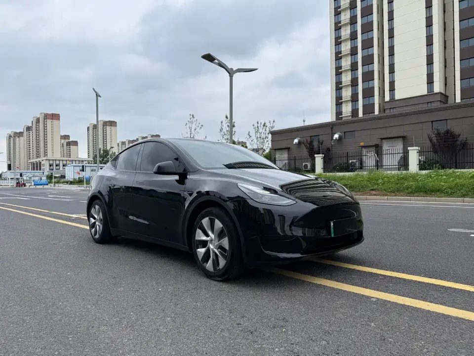 Tesla Model Y Facelift Rear-Wheel Drive Version 2023
