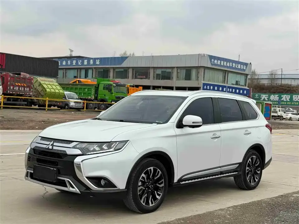 Mitsubishi Outlander 2.4L 4WD Luxury 7-seater 2021