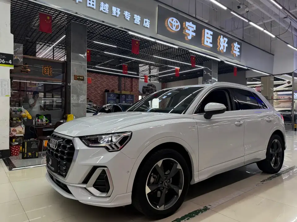 Audi Q3 35 TFSI Fashion Dynamic (1.4T) 2023