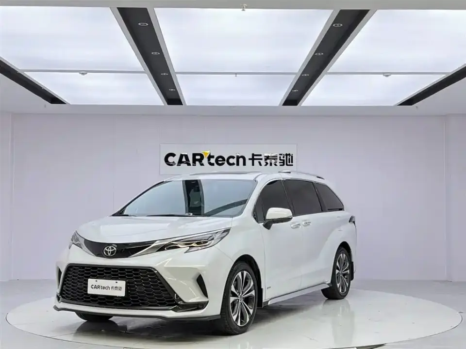Toyota Granvia 2.5L Hybrid Premium PLUS 2024