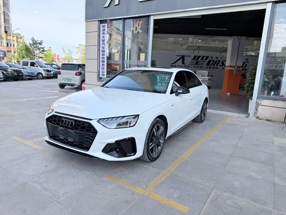 Audi A4L 40 TFSI Luxury Dynamic 2022