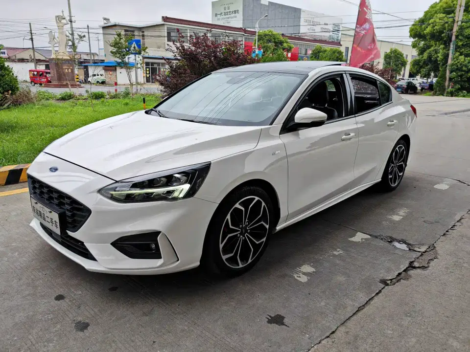 Ford Focus Sedan EcoBoost 180 Auto ST Line 2021