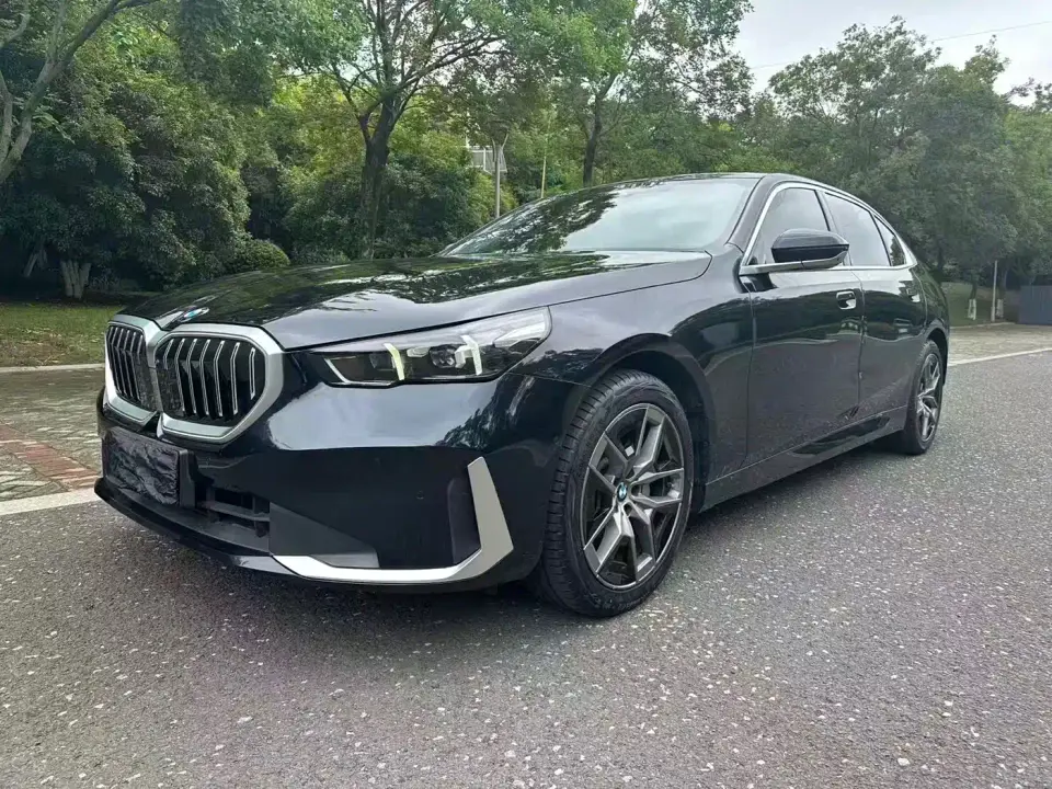 BMW 5 Series 530Li Leading Luxury Package 2025