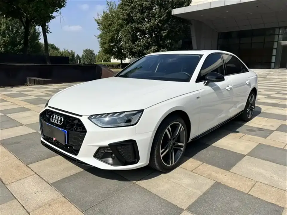 Audi A4L 40 TFSI Luxury Dynamic 2022
