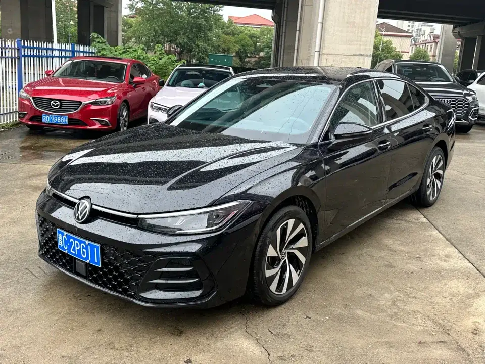 Volkswagen Passat Model Pro 380TSI Starlight Dragon Premium Edition 2025