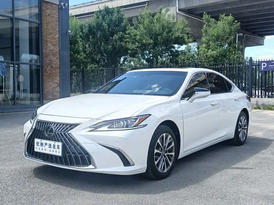 Lexus ES 200 Excellence Edition 2022