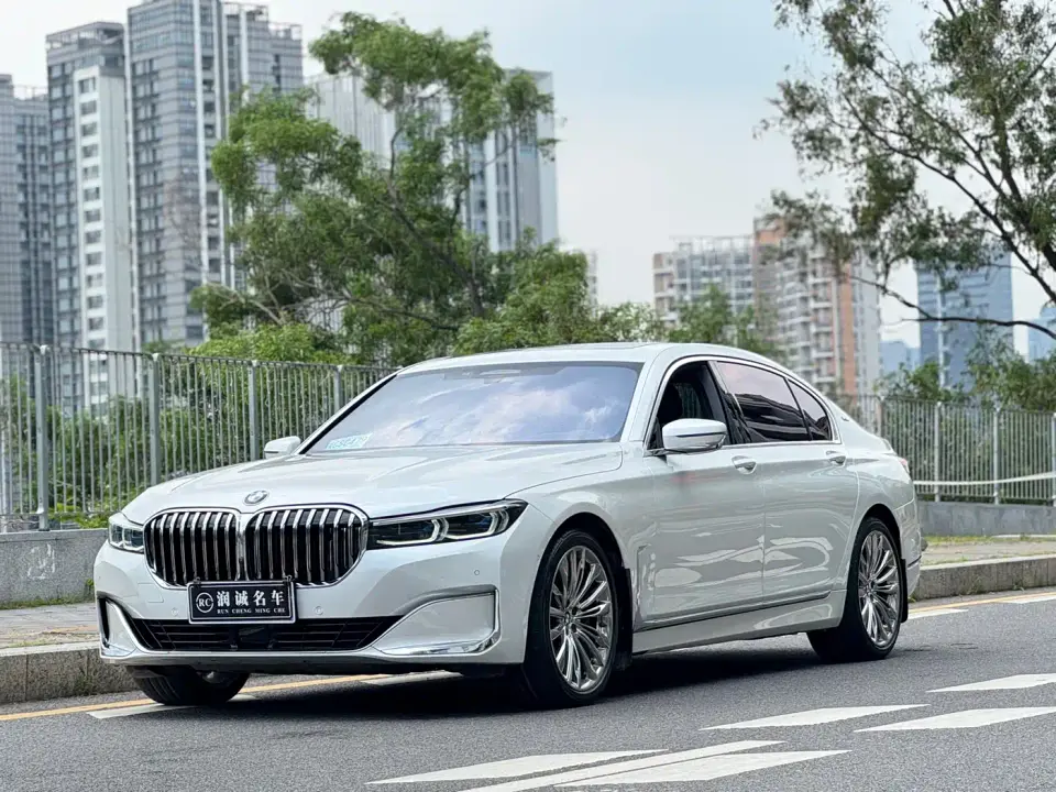 BMW 7 Series Facelift M760Li xDrive V12 Luxury Package 2022