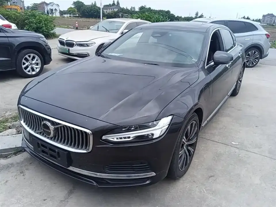 Volvo S90 Plug-in Hybrid T8 Recharge Plug-in Hybrid Momentum Luxury Edition 2022