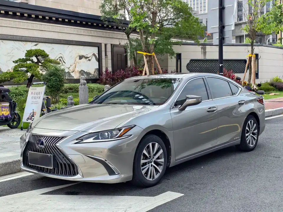 Lexus ES Model 300h Excellence Edition 2020