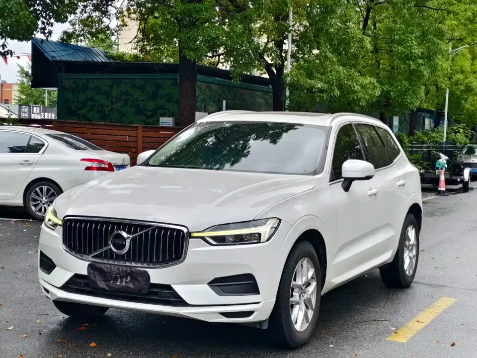 Volvo XC60 T5 4WD Intelligent Ease China VI 2019