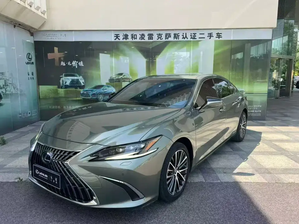 Lexus ES 300h Ultimate Edition 2022