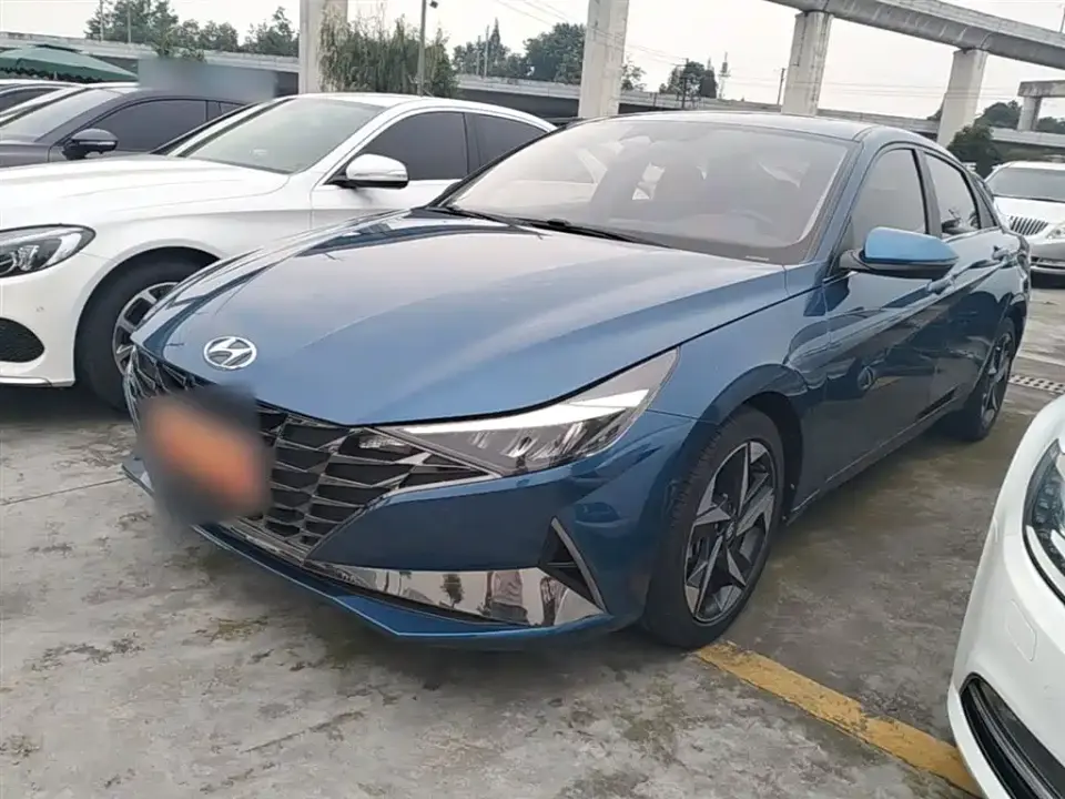 Hyundai Elantra 1.5L CVT LUX Premium Edition 2022