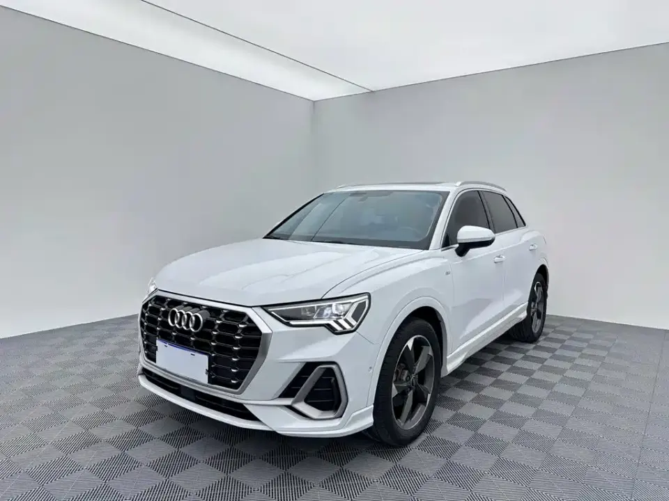 Audi Q3 35 TFSI Fashion Dynamic (1.4T) 2022