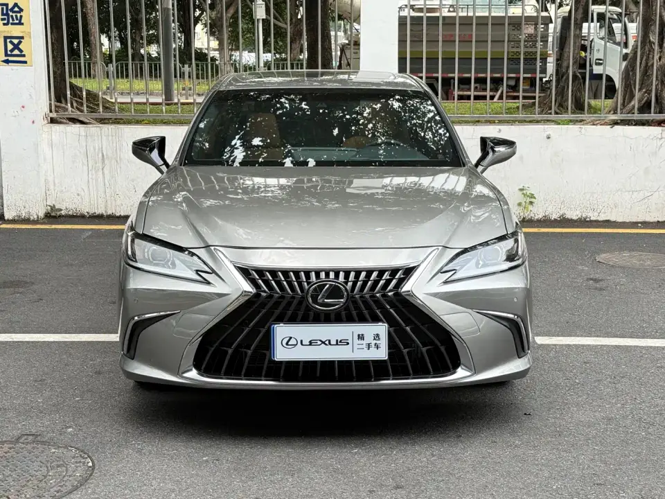 Lexus ES 200 Excellence Edition 2024