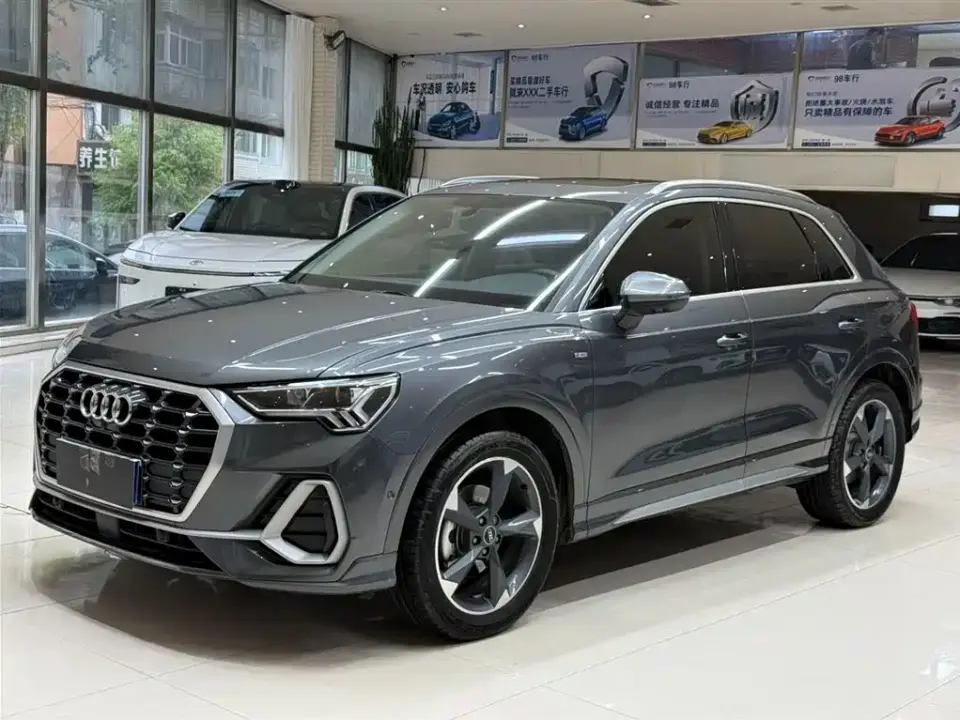 Audi Q3 35 TFSI Fashion Dynamic (1.4T) 2023