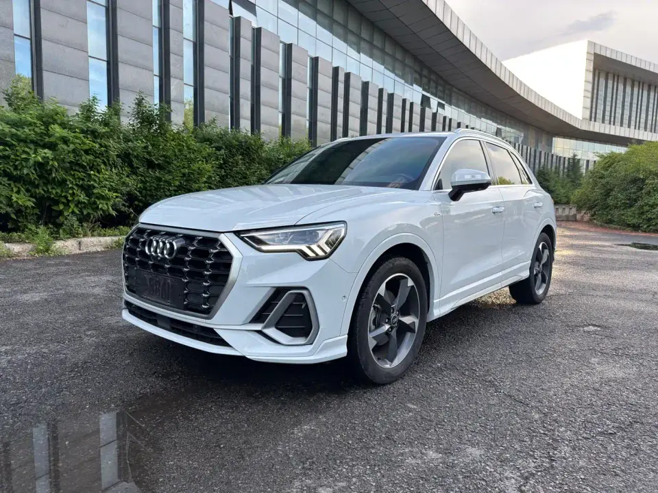 Audi Q3 35 TFSI Fashion Dynamic (1.4T) 2022