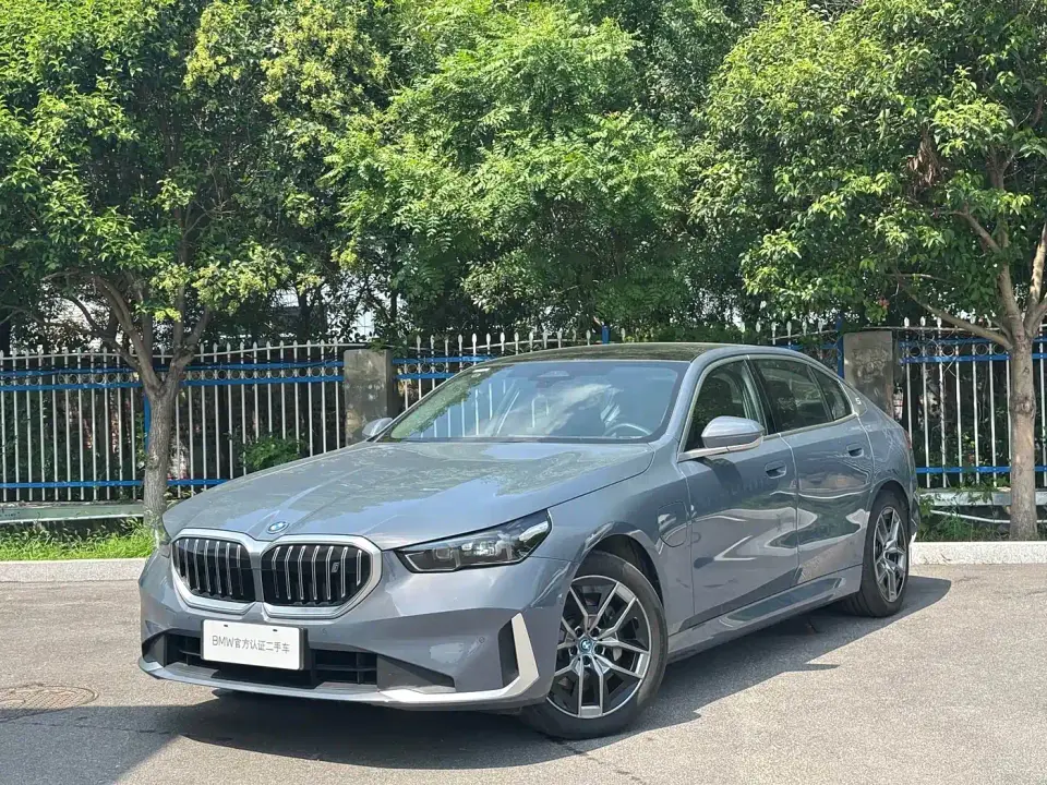 BMW i5 eDrive 35L Luxury Package 2025