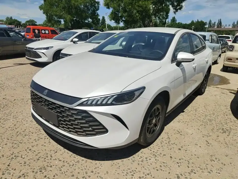 BYD Qin PLUS DM-i Smart Edition 128KM Progressive 2026