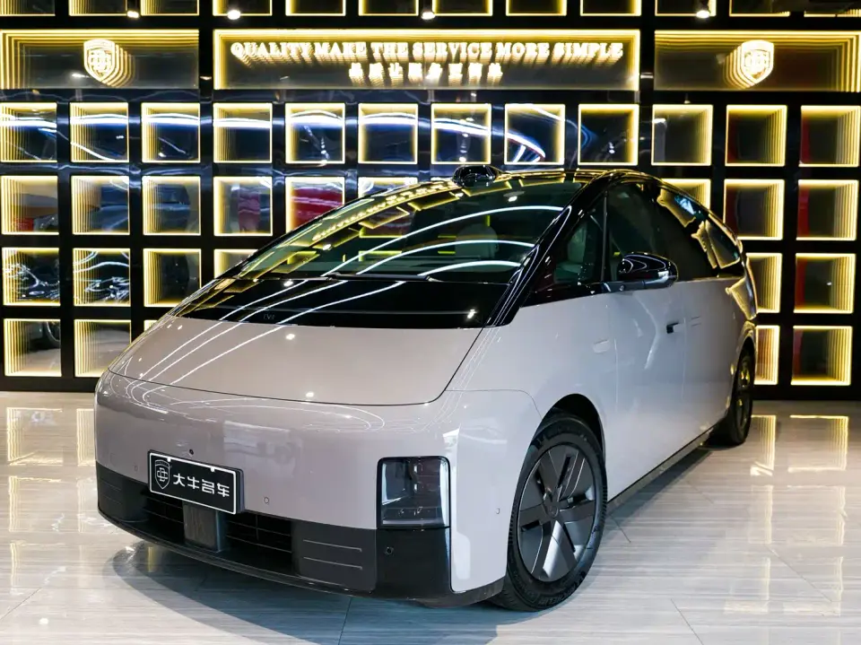 Li Auto MEGA Ultra 2024