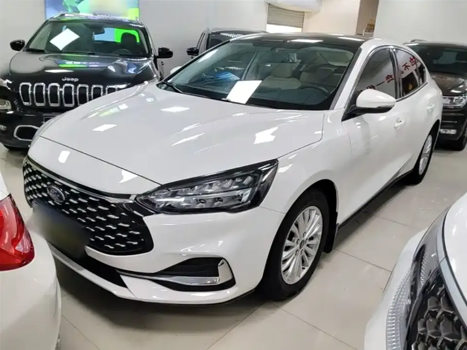 Ford Focus Sedan EcoBoost 180 Auto Trend 2021