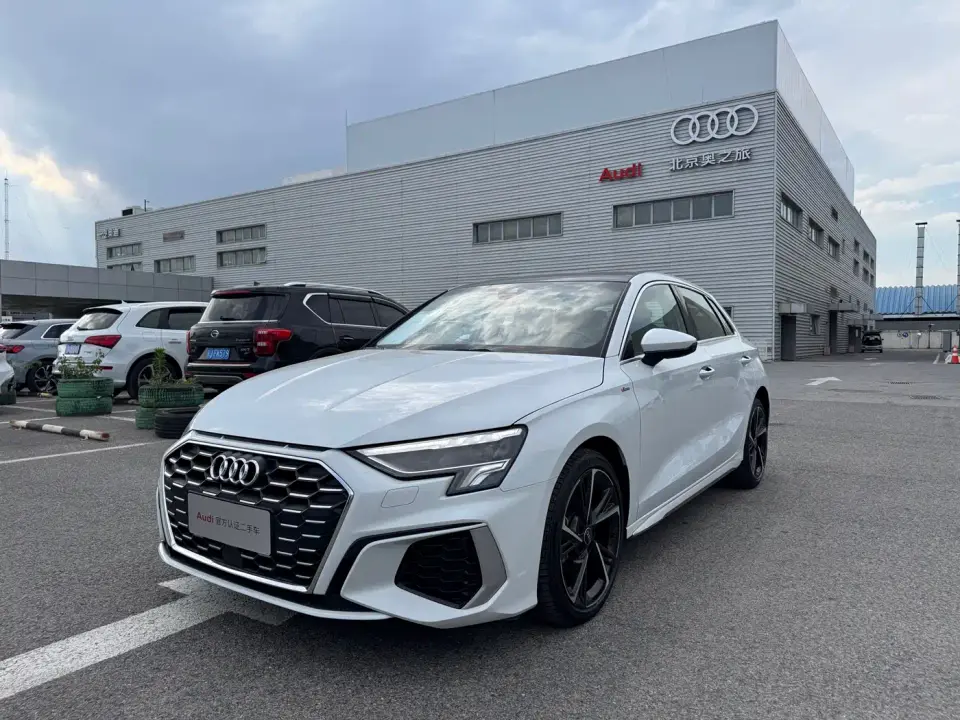 Audi A3 Model Sportback 35 TFSI Fashion Sport 2024