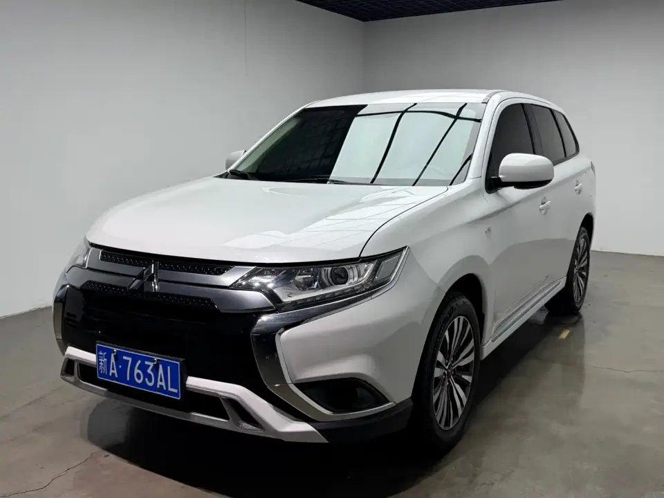 Mitsubishi Outlander 2.0L 2WD Smooth Ride Version 5-Seater 2023