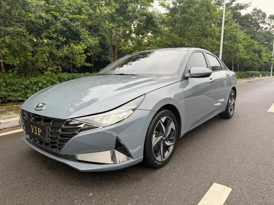 Hyundai Elantra 1.5L CVT LUX Premium Edition 2022