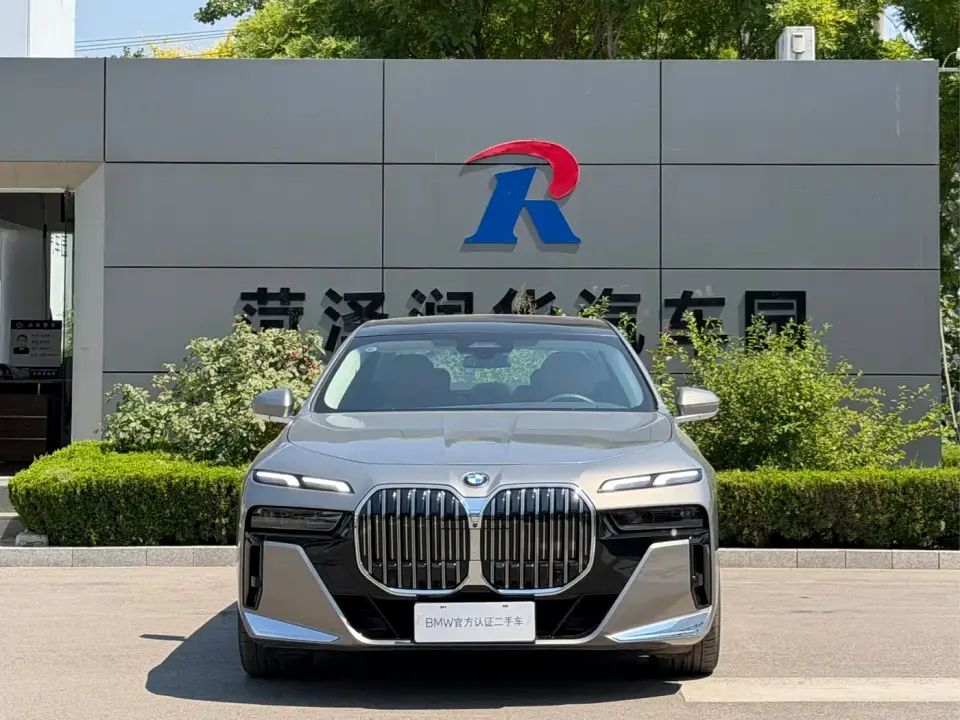 BMW 7 Series Model 735Li M Sport Package 2025